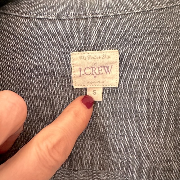 Blue cotton w white stitching button up. Sleeves can be rolled + buttoned up. - Picture 3 of 4